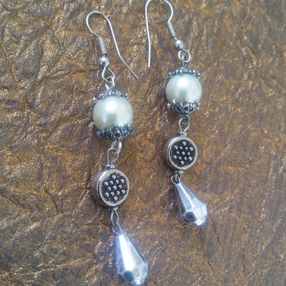 THREE TIER PEARL EARRINGS
